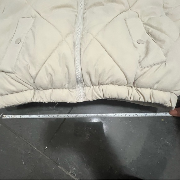 Garage Women's Off-White Puffer Jacket - Picture 11 of 11